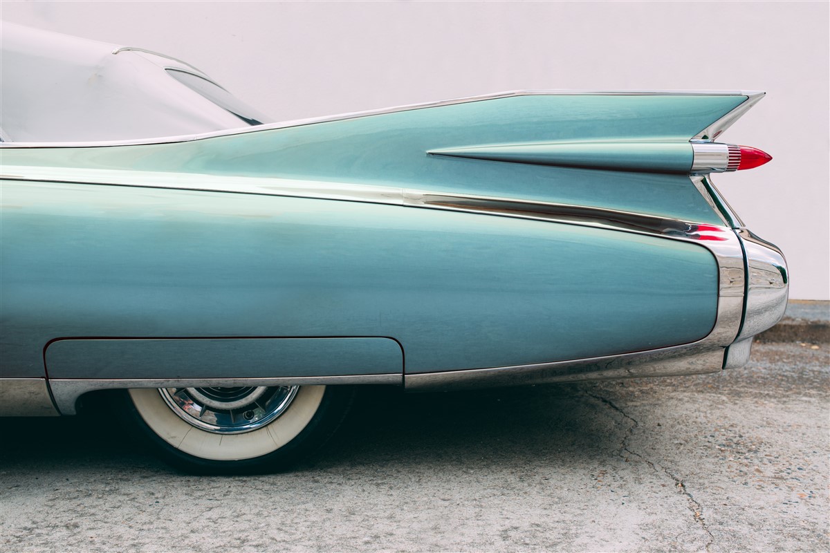 vieille voiture avec une boîte manuelle