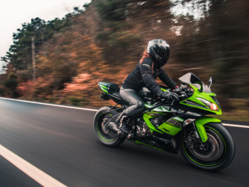 Les équipements incontournables pour rouler en sportive en toute sécurité