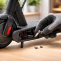 découvrez notre guide facile et pratique pour remplacer le fusible de votre trottinette électrique en toute sécurité et rapidement.