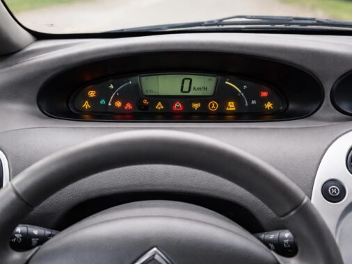 découvrez la signification des voyants du tableau de bord de la xsara picasso pour un entretien optimal de votre véhicule et éviter les pannes.