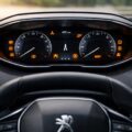 découvrez la signification des voyants orange sur le tableau de bord de votre peugeot 5008 et apprenez comment réagir rapidement pour assurer votre sécurité et le bon fonctionnement de votre véhicule.