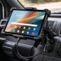 découvrez le support robuste pour tablette samsung avec charge 12v, idéal pour la route. profitez d'une fixation sécurisée et d'une recharge pratique lors de vos déplacements.